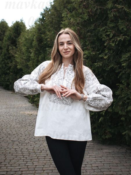 Жіноча біла вишиванка в стилі бохо &laquo;Дерево роду&raquo; з сірим орнаментом 1198-БСР-01 фото