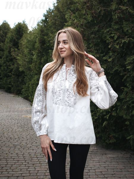 Жіноча біла вишиванка в стилі бохо &laquo;Дерево роду&raquo; з сірим орнаментом 1198-БСР-01 фото