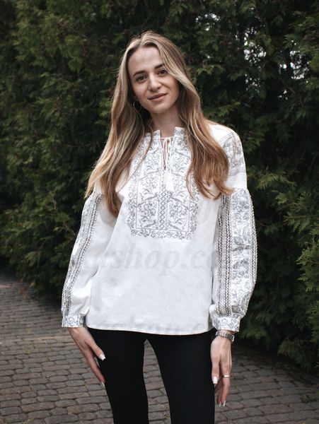 Жіноча біла вишиванка в стилі бохо &laquo;Дерево роду&raquo; з сірим орнаментом 1198-БСР-01 фото