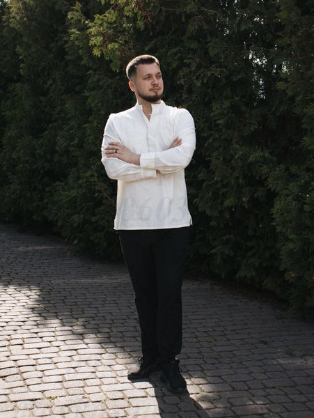 Чоловіча вишиванка "Вічність орнаменту" біла з білою вишивкою B005-ББ-01 фото