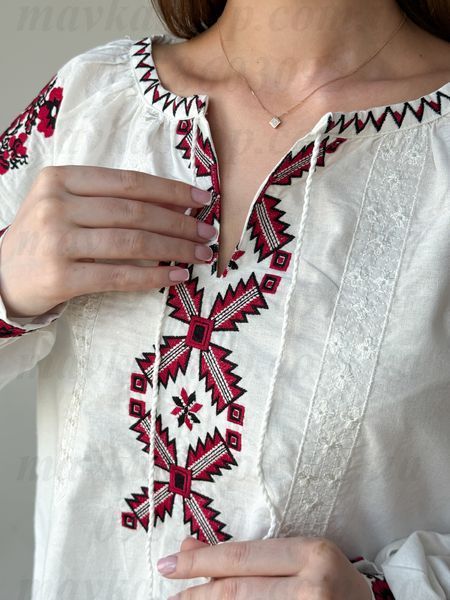 Біла жіноча вишиванка з червоно-чорною вишивкою &laquo;Квітуча сила&raquo; 1800-БЧР-01 фото