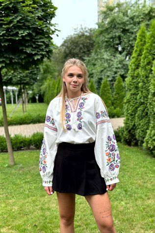 Жіноча вишиванка &ldquo;Пелюсткова симфонія&rdquo; 5762-Б-01 фото