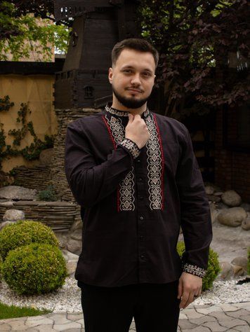 Чоловіча чорна вишиванка &laquo;Подільська велич&raquo; з кремово-червоною вишивкою 9199-Ч-01 фото