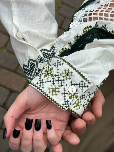 Парні вишиванки - чоловіча &laquo;Смарагдова симетрія&raquo; і жіноча &laquo;Смарагдовий ритм&raquo; 9004-Б+5742-Б фото