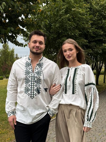 Парні вишиванки - чоловіча &laquo;Смарагдова симетрія&raquo; і жіноча &laquo;Смарагдовий ритм&raquo; 9004-Б+5742-Б фото