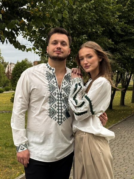 Парні вишиванки - чоловіча &laquo;Смарагдова симетрія&raquo; і жіноча &laquo;Смарагдовий ритм&raquo; 9004-Б+5742-Б фото